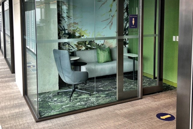 accor-image-1 Small seating area with glass walls